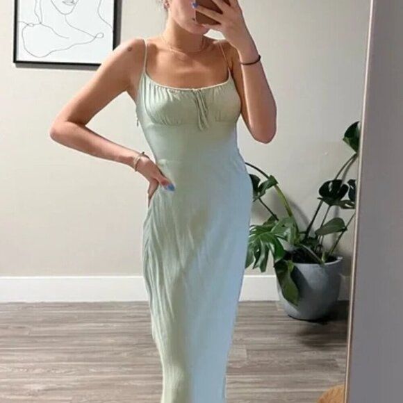 Aritzia Dresses & Skirts - Aritzia Wilfred Bellow Gathered Bust Midi Dress in Pastel Sage Green Size 4